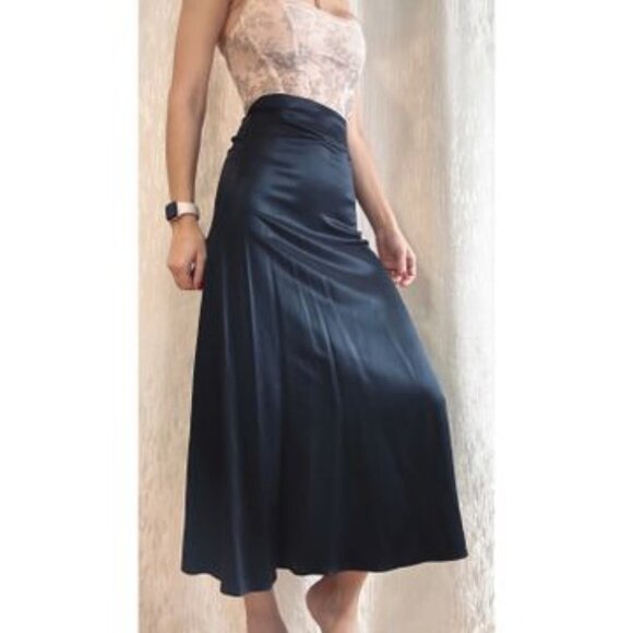 Le Chateau Black Satin Show-Stopping Fit & Flare 3/4 Length Maxi Skirt size 00 - Picture 1 of 16